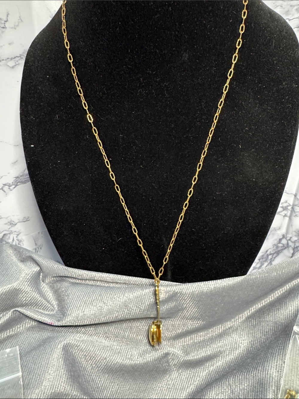 VTG Source Unknown Gold Link Chain Necklace with Spoon Drop Pendant